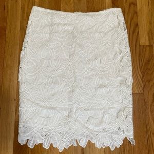 The HANGER detailed lace skirt (white)